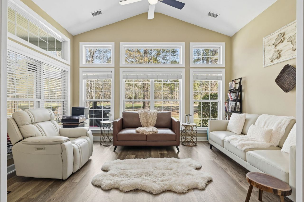 1135 N Blackmoor Dr. Photo 9