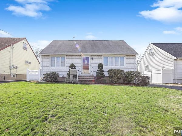 340 Kipp, ELMWOOD PARK, NJ 07407