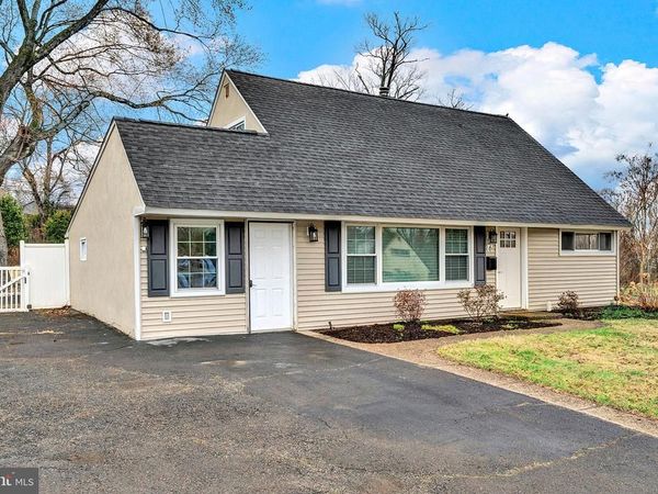 6 UNITY TURN, LEVITTOWN, PA 19056