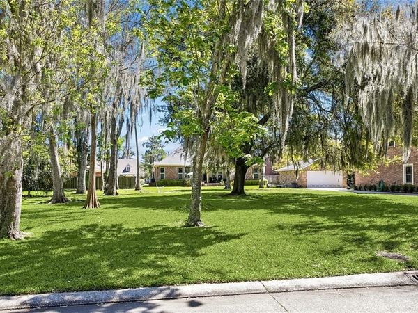 54 BELLE GROVE Drive, Destrehan, LA 70047