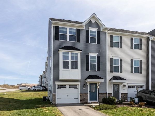 2013 Cade Dr , Monaca, PA 15061