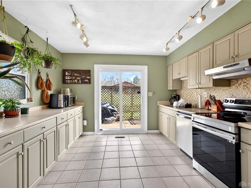 8734 Shadycreek Drive, Centerville, OH 45458 Photo 16