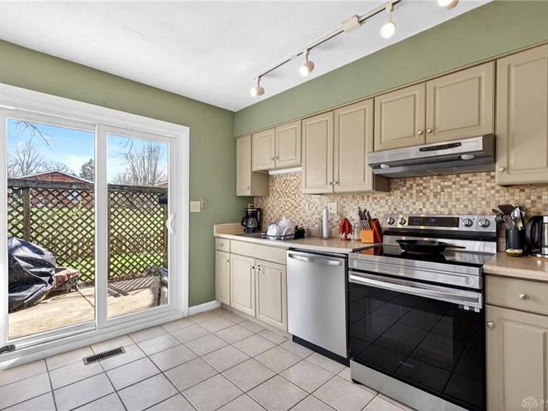 8734 Shadycreek Drive, Centerville, OH 45458 Photo 17