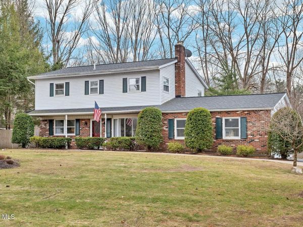 15 Apple Tree Lane, Clifton Park, NY 12065