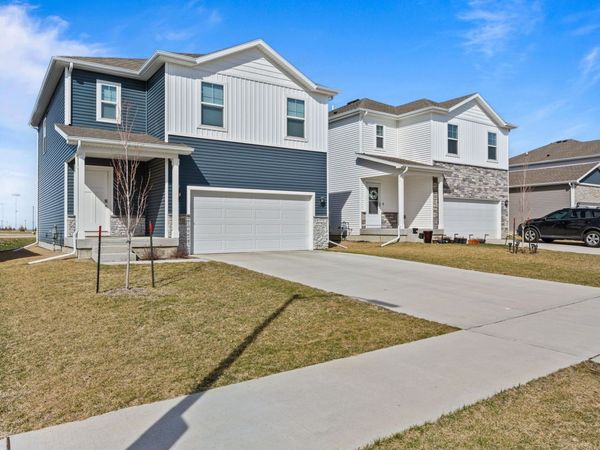 1275 NW Williamsburg Lane, Waukee, IA 50263