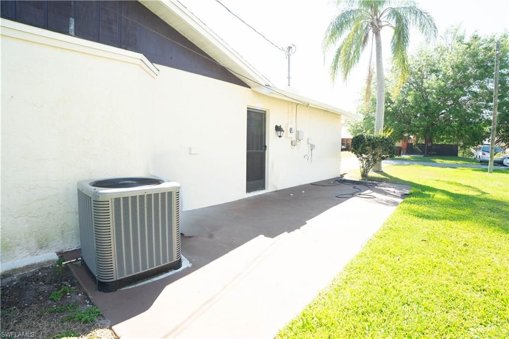 125 Sebring Cir, Lehigh Acres, FL 33936 Photo