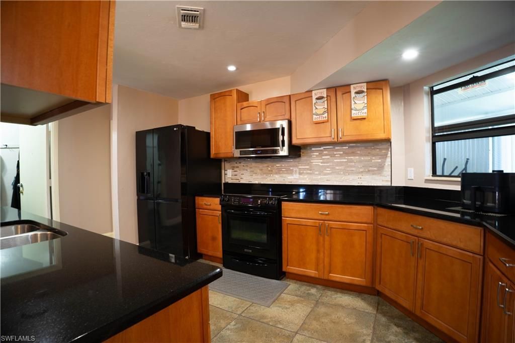 125 Sebring Cir, Lehigh Acres, FL 33936 Photo