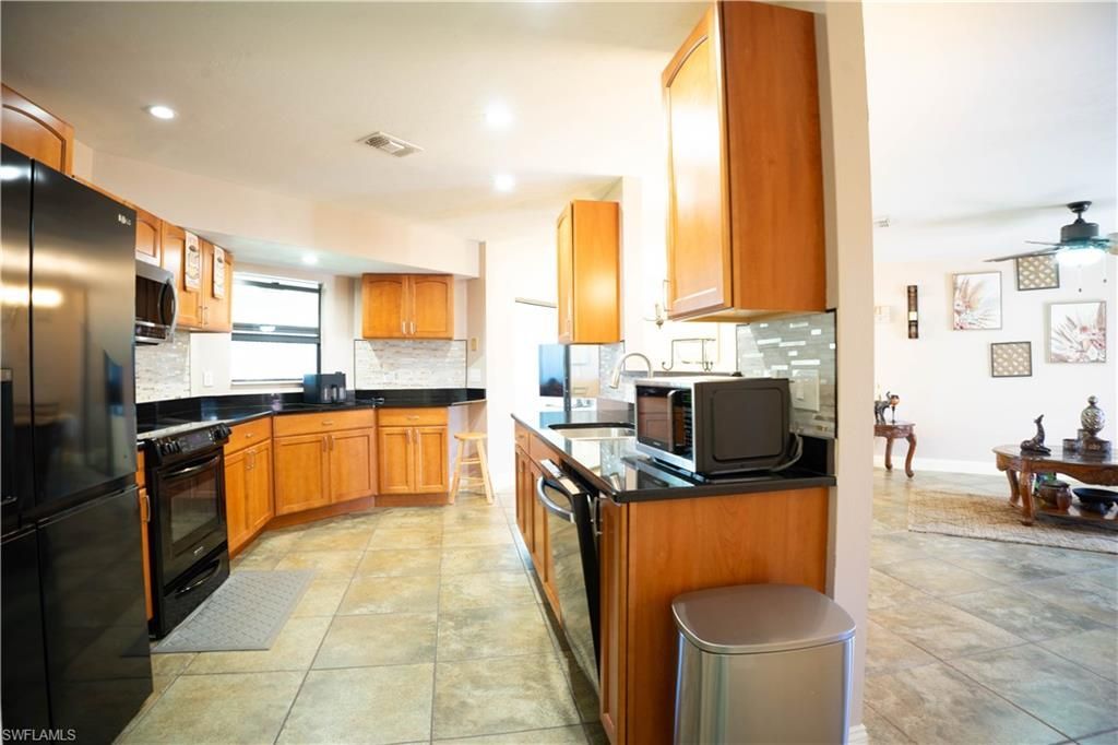 125 Sebring Cir, Lehigh Acres, FL 33936 Photo