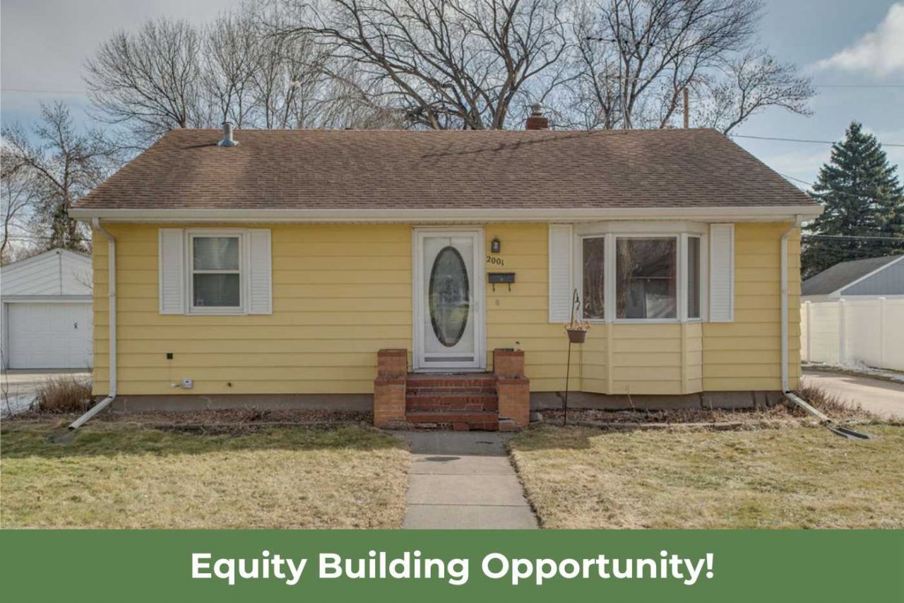 2001 8th Street N, Fargo, ND 58102 Main Photo