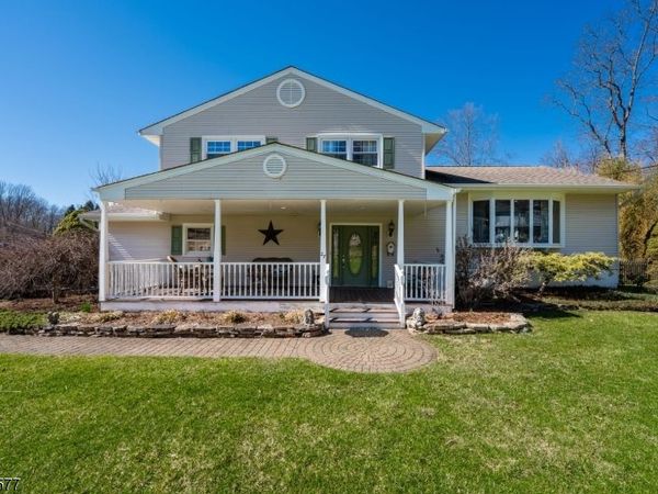 27 Adams Dr, Ogdensburg, NJ 07439