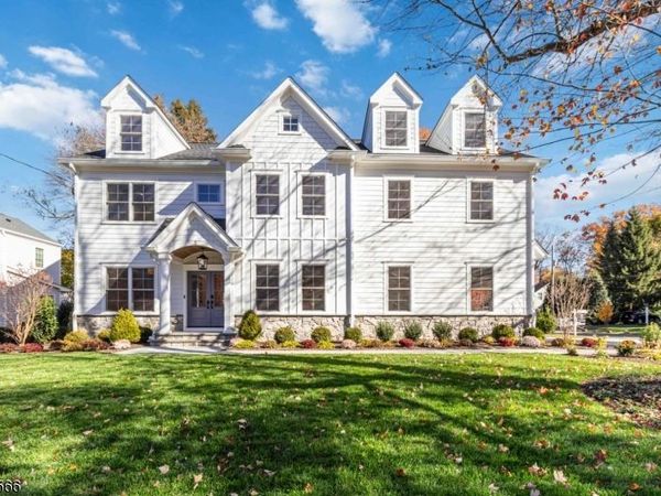 2 Whitman Dr, Chatham, NJ 07928