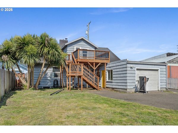 411 PARK AVE, Tillamook, OR 97141