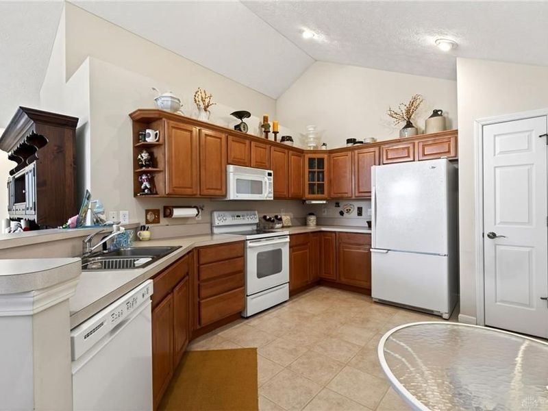 454 Beth Page Circle, Washington Township, OH 45458 Photo 18