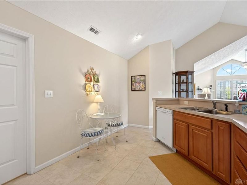 454 Beth Page Circle, Washington Township, OH 45458 Photo 20