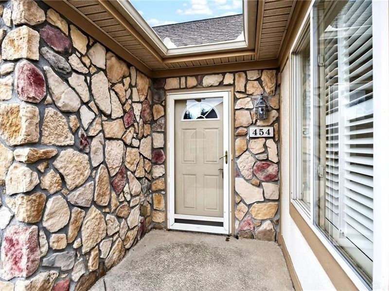 454 Beth Page Circle, Washington Township, OH 45458 Photo 4