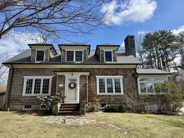 1271 Tucker Rd, Dartmouth, MA 02747