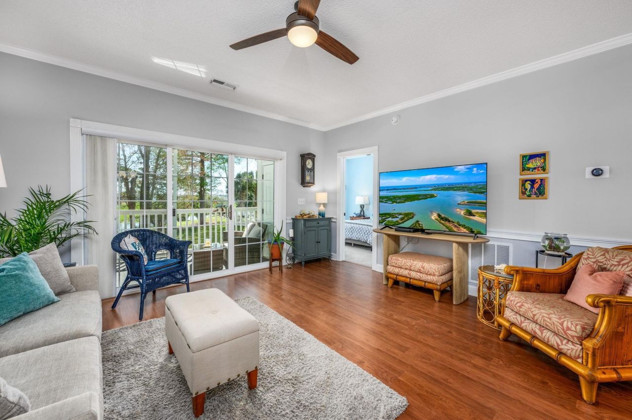 687 Riverwalk Dr.  Photo 10