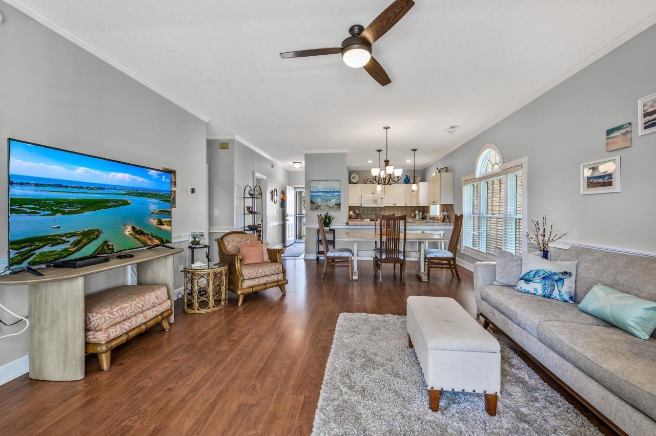 687 Riverwalk Dr.  Photo 11