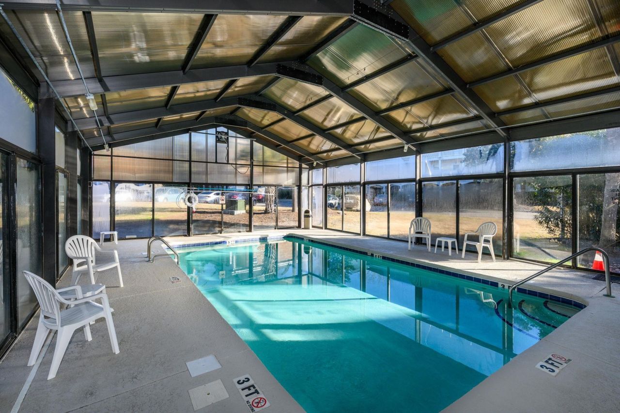 687 Riverwalk Dr.  Photo 31