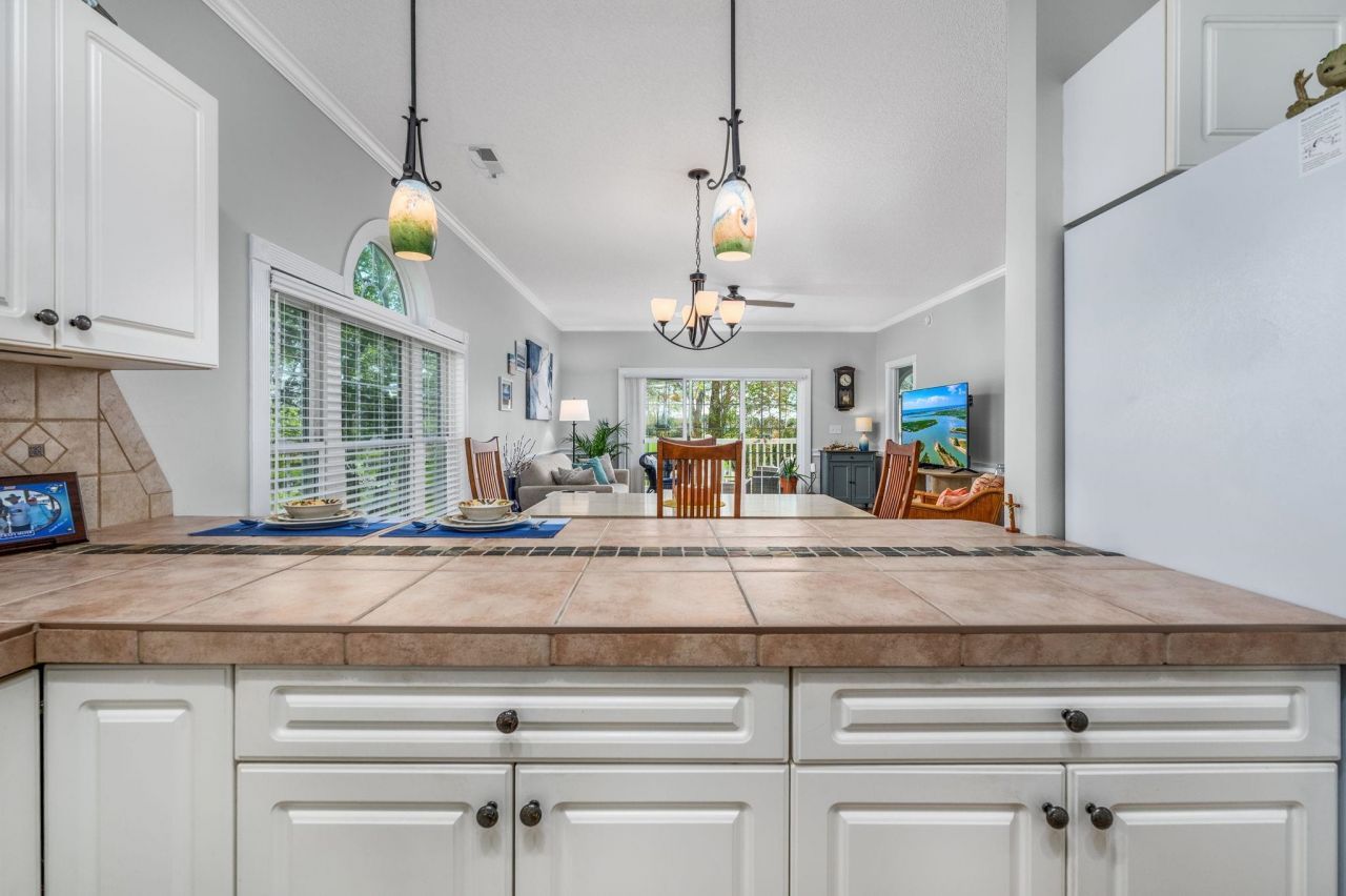 687 Riverwalk Dr.  Photo 6