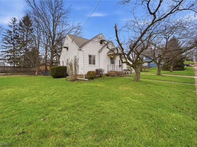 163 E Ford Avenue, Barberton, OH 44203 Photo 3