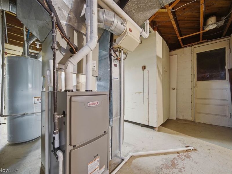 163 E Ford Avenue, Barberton, OH 44203 Photo 32