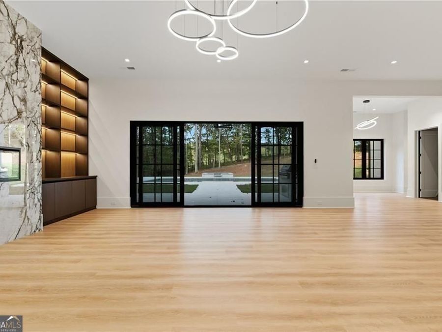 Property Image 100