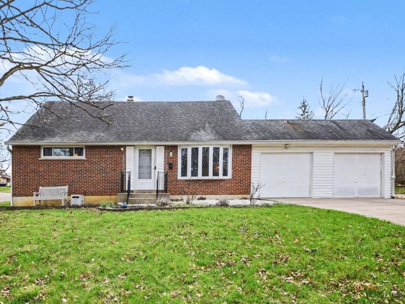 1 Jennings Road, Greenhills, OH 45218 Photo 2