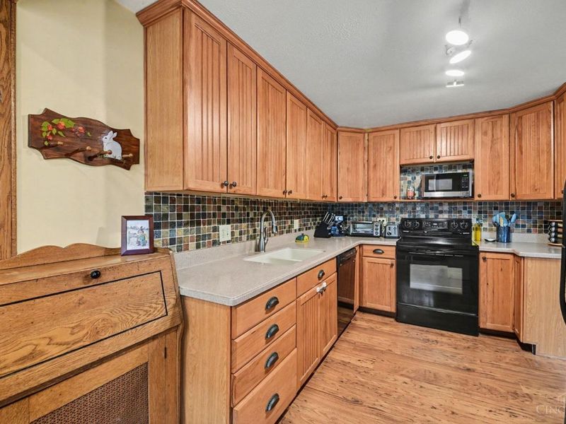 1 Jennings Road, Greenhills, OH 45218 Photo 6