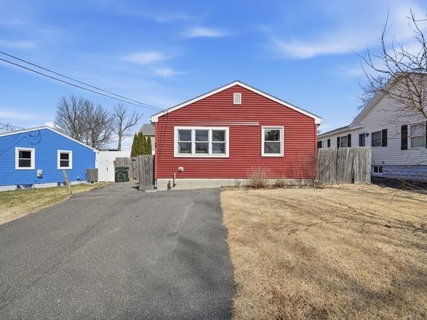 88 Agnes St, Springfield, MA 01118