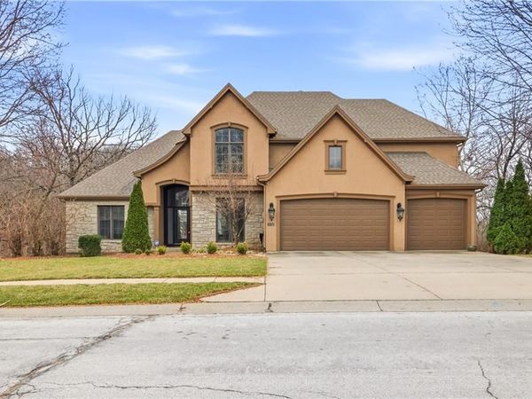 10514 River Hills Drive, Parkville, MO 64152