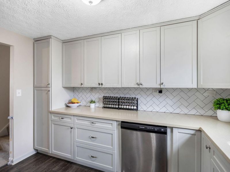 1974 New Market Drive, Grove City, OH 43123 Photo 13