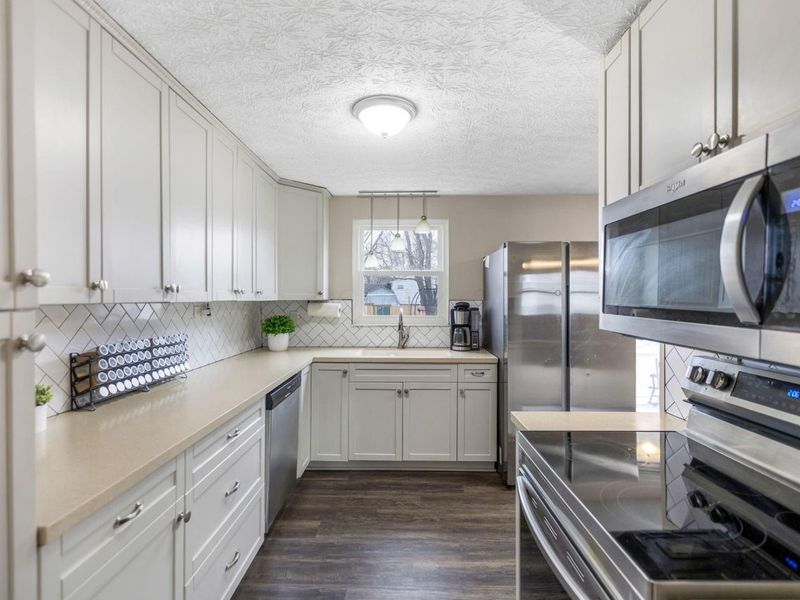 1974 New Market Drive, Grove City, OH 43123 Photo 3