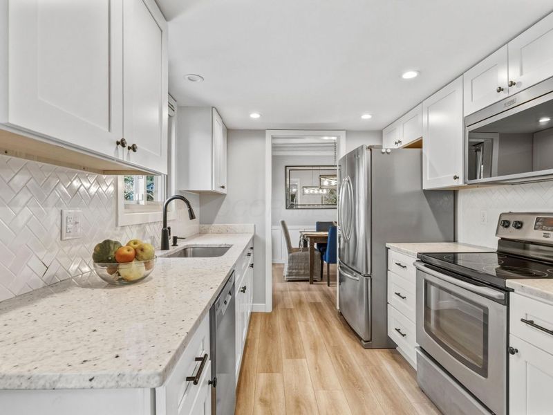 995 Lori Lane, Westerville, OH 43081 Photo 12