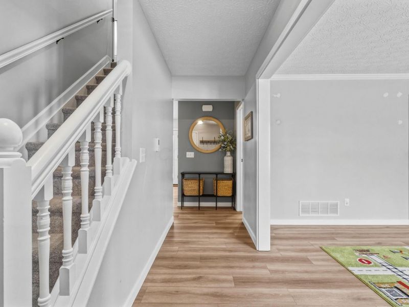 995 Lori Lane, Westerville, OH 43081 Photo 5