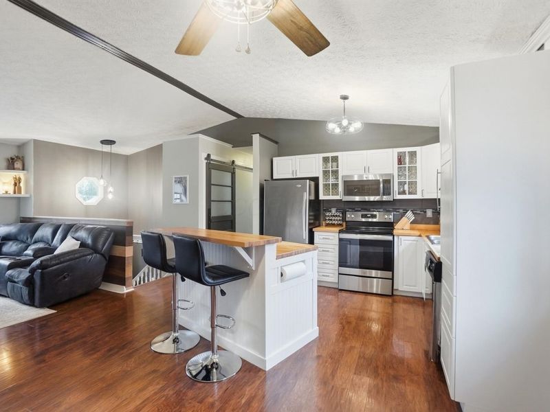 2425 Sanford Drive, Columbus, OH 43235 Photo 13