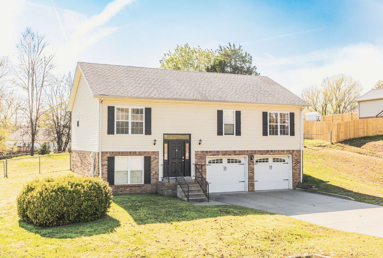 524 Barney Ln, Clarksville, TN 37042 Main Photo