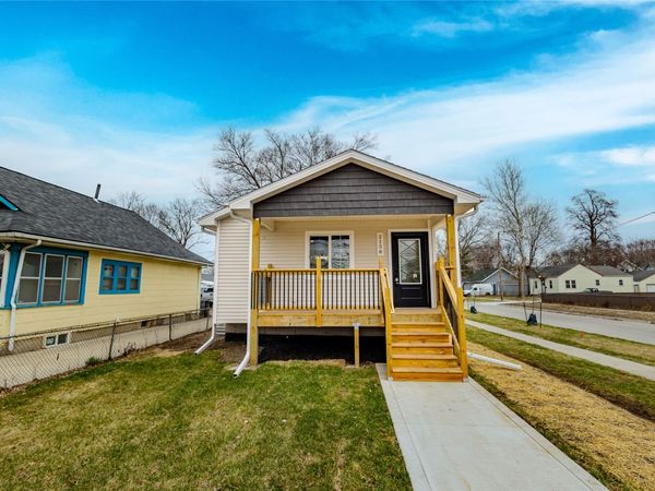 2158 E Walnut Street, Des Moines, IA 50317