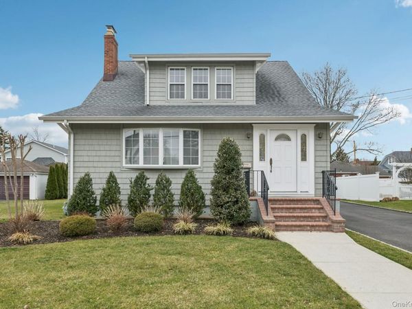 449 S 1st Street , Lindenhurst, NY 11757