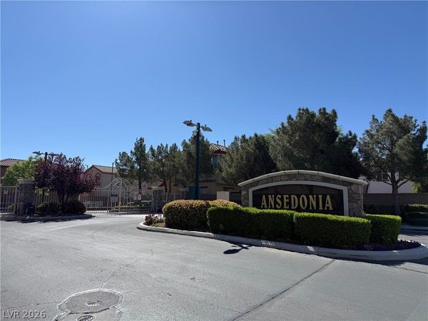 10555 Lessona Street, Las Vegas, NV 89141