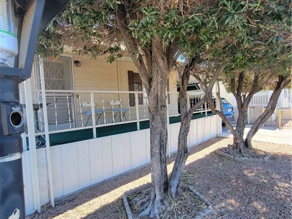 4558 Royal Ridge Avenue , Las Vegas, NV 89103