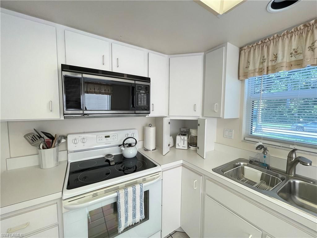 254 6th Ave S, Unit 8, Naples, FL 34102 Photo