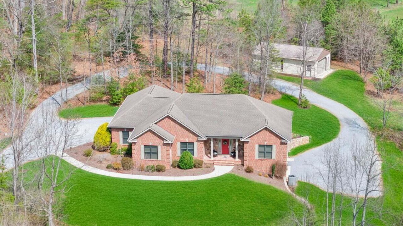 1885 Patrick Ln, Salem, VA 24153 Main Photo