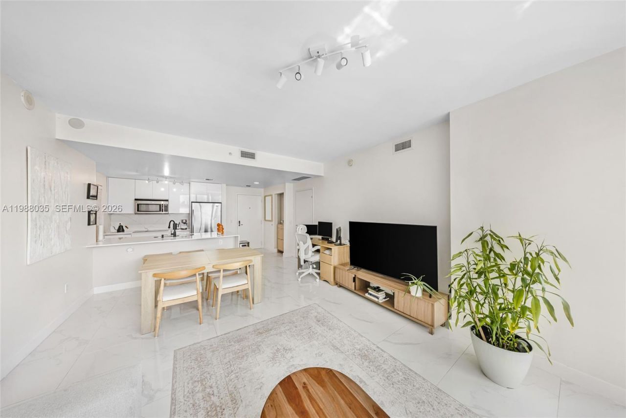 300 S Biscayne Blvd , Unit T-2806, Miami, FL 33131 Photo