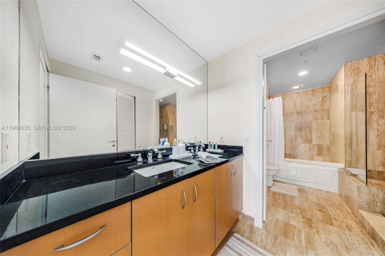 300 S Biscayne Blvd , Unit T-2806, Miami, FL 33131 Photo