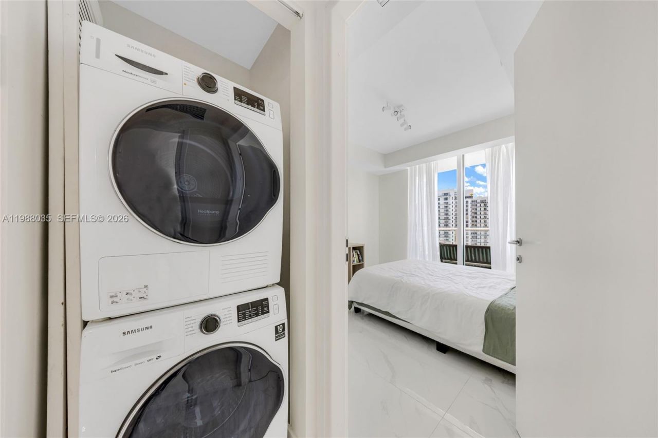 300 S Biscayne Blvd , Unit T-2806, Miami, FL 33131 Photo