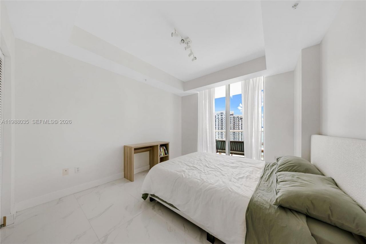 300 S Biscayne Blvd , Unit T-2806, Miami, FL 33131 Photo