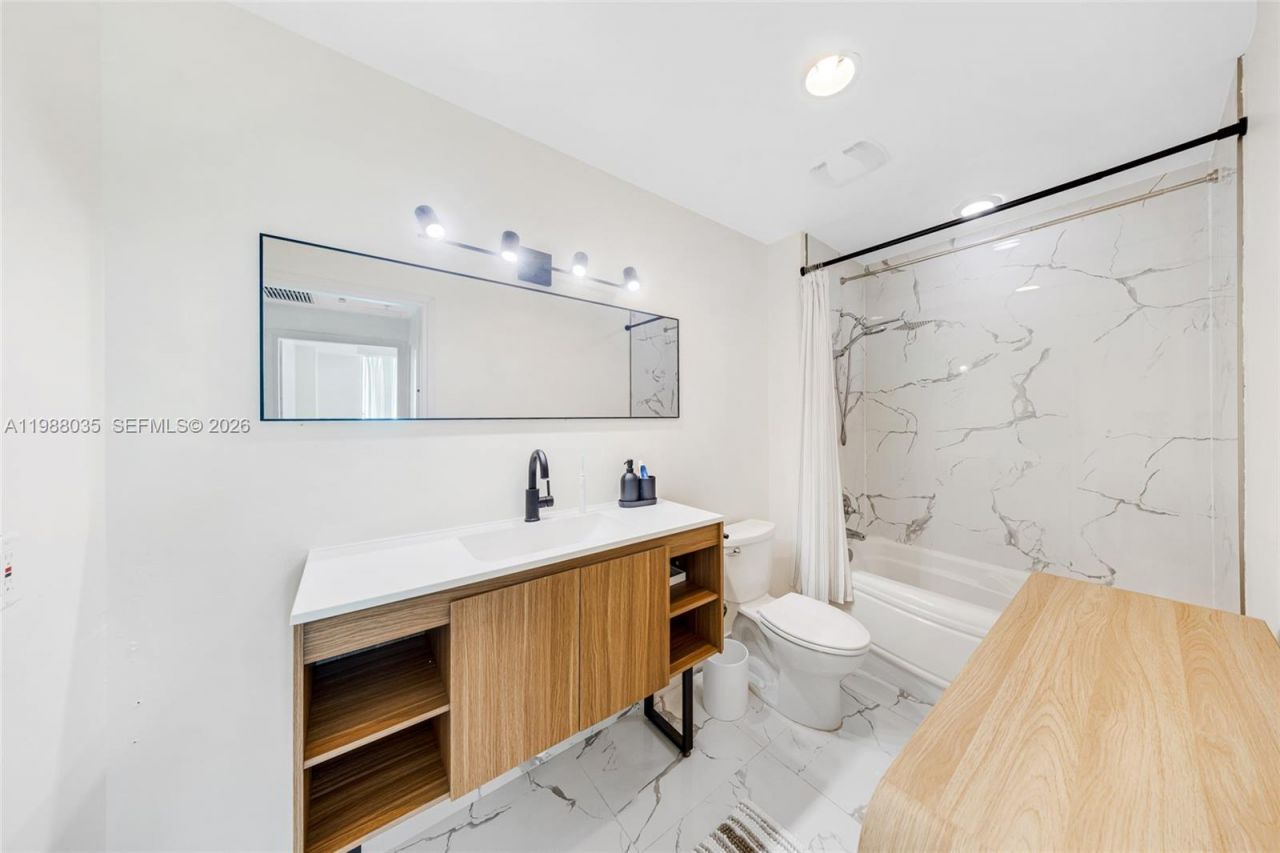 300 S Biscayne Blvd , Unit T-2806, Miami, FL 33131 Photo