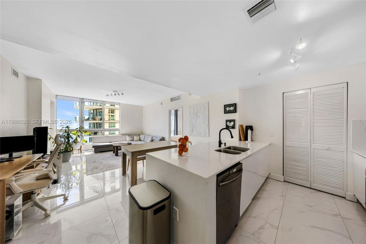 300 S Biscayne Blvd , Unit T-2806, Miami, FL 33131 Photo