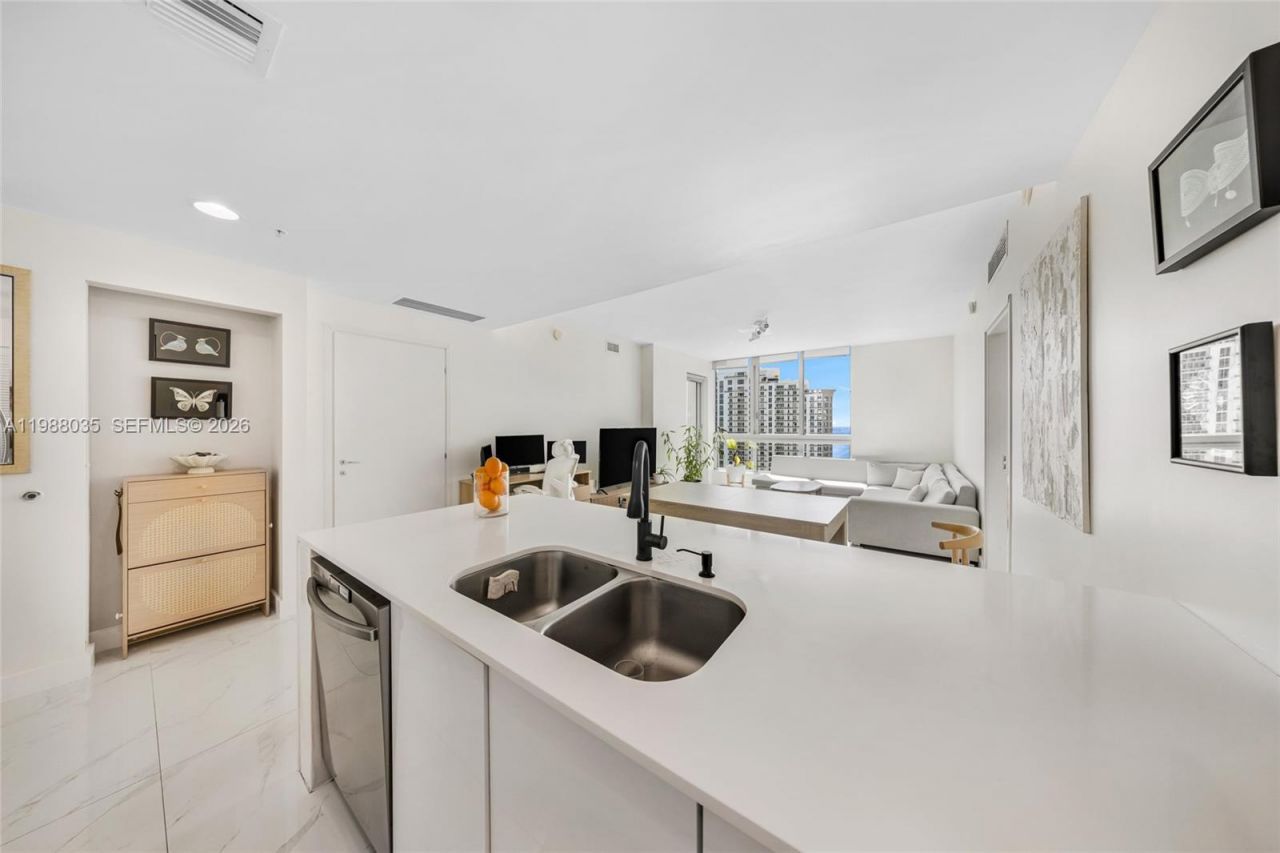 300 S Biscayne Blvd , Unit T-2806, Miami, FL 33131 Photo